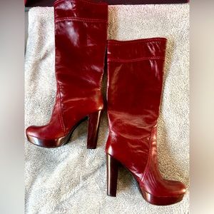 VINCE CAMUTO LAIRD RED LEATHER PLATFORM BOOTS
